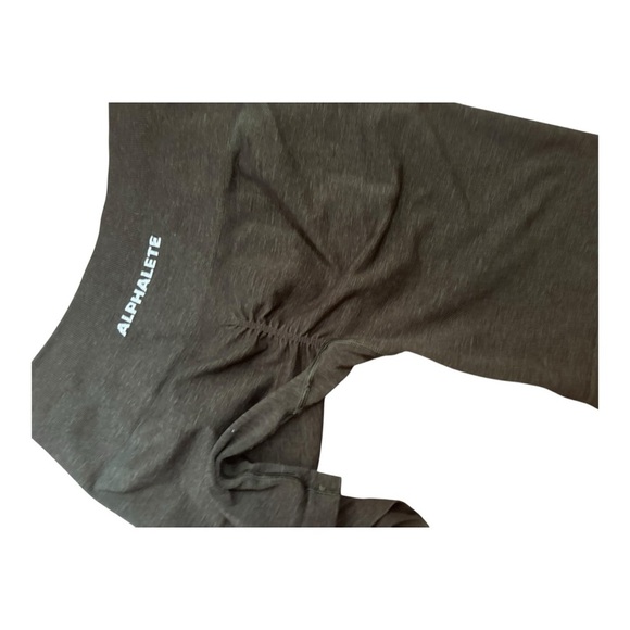 Alphalete Amplify Women's Seamless Scrunch Short Forest Green Size M 8” inseam - Picture 3 of 10